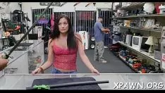 Jouer Bimbo fa il suo giro per tingere il filo con il suo mondo di sesso viva-lavoro
