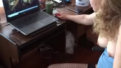 Abspielen Latina Milf Frau wird nass und wild im Bad, sehnt sich riesiger Schwanz
