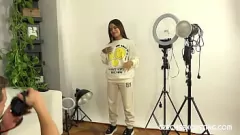 تشغيل الساخنة لاتينا ميشي بيريز يحصل على متشددين في صب التشيك