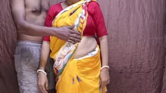 تشغيل يحصل Desi Milf in Aaree على قشدة من قبل أصدقاء الزوج في لعب الأدوار الساخنة