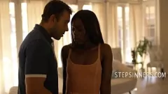 Odtwórz Przybrany szwagier przyłapany na ruchaniu mojej drobnej, hebanowej przyrodniej siostry w stylu na pieska