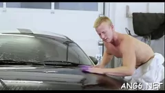 Oynat Genç esmer Yasmin traşlı kedisi ve küçük göğüsleriyle sert köpek stili eylemini seviyor