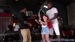 تشغيل الجمال الآسيوي يحصل على بوسها يمسح ويمتص ديك كبيرة في هذا المشهد الساخن