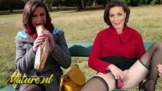 Jouer Milf francese mangia il suo esterno da dejeuner prima di andare con uno sconosciuto e farsi inculare