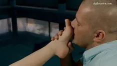 Reproduzir Perdendo a virgindade e ganpasso gozada dentro da bucetinha