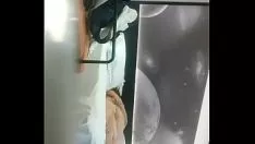 Jouer 【兄弟联探花】，泡良达人，今夜约漂亮小姐姐，酒店看电视聊天，舔穴挑逗，口交啪啪，克制又淫荡的娇喘声不断。