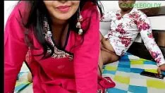 Oynat कोमल ने अपने कॉलेज फ्रेंड्स घर बुलाके ठुकवालिया हैं