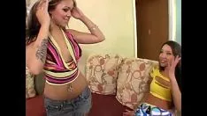 Oynat Julia ve miko tribade 1 numaralı saat