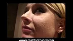 Abspielen Leidenschaftlicher russischer Dolly Tracy sieht sich Rap an