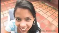 Jouer Gigi ravviva l'impressionante adolescente latina