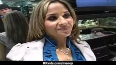 تشغيل يتقاضى راتبه ويصور شريط فيديو مقابل ممارسة الجنس 7