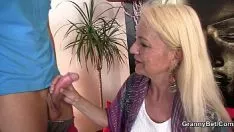 Jouer Il nodo della nonna bionda e stretta fa sussultare per una grossa somma