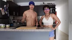 Jouer Orgasmo alimentare latino: speciale pompino di Natale di Henry e Veronika