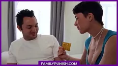 Jouer Un garçon amateur pousse sa belle-mère MILF salope à fond et à cru