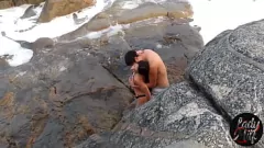 Redare Bruneta latină cu experiență este fuzionată public pe Insula Magică