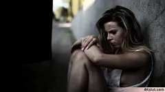 Reproduzir Morena adolescente pornstar leva uma foda violenta com um boquete apaixonado