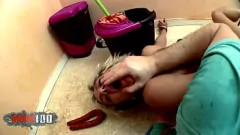 Afspelen Nicky Wayne's anale melkklysma en voedselorgasme - extreem anaal spel